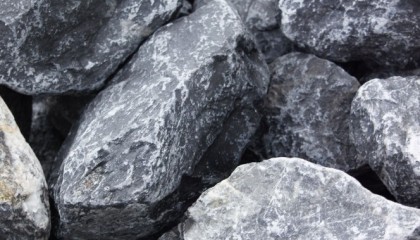 Ziersteine – Ardenner schwarz Bruchsteine