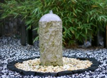 Quellstein - Granit Säule poliert