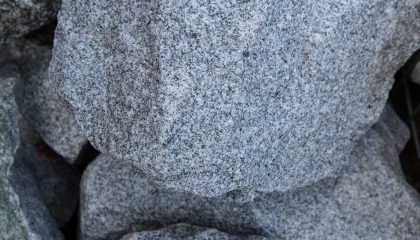 Gestaltungssteine – Granit grau blau Kl. 3