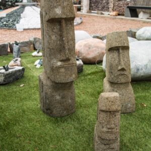 Gartenmöbel – Moai-Köpfe